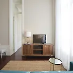 Modern And Cozy In Oporto