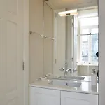 Modern And Cozy In Lägenhet