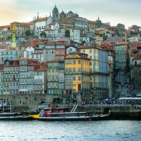 Modern And Cozy In Oporto
